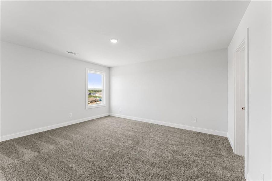 Spacious, unfurnished interior of a new home in , Calhoun (Image 18).