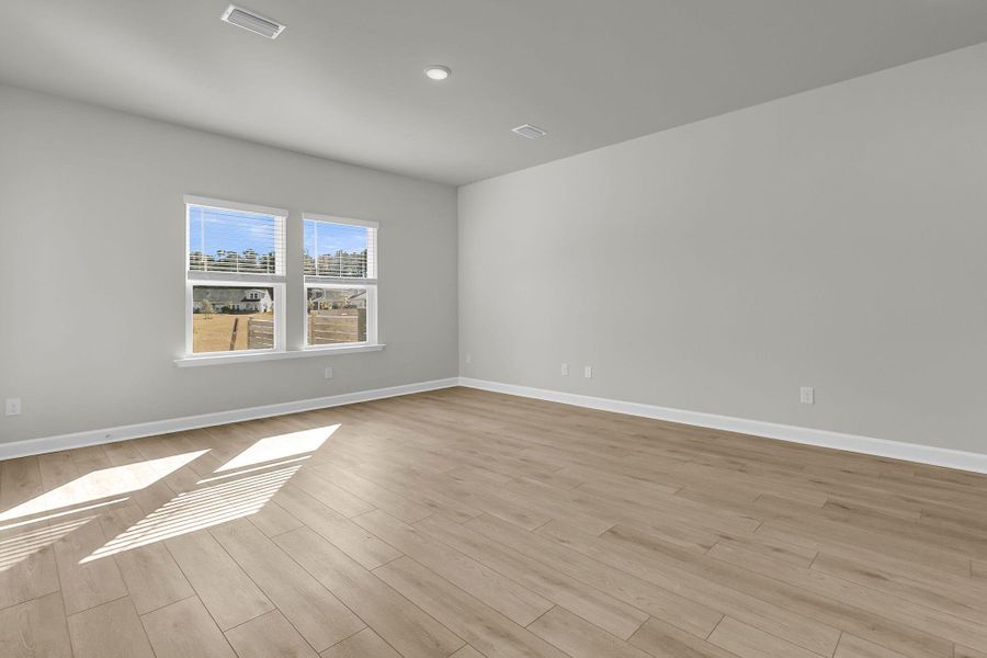 Spacious, unfurnished interior of a new home in , Summerville (Image 20).