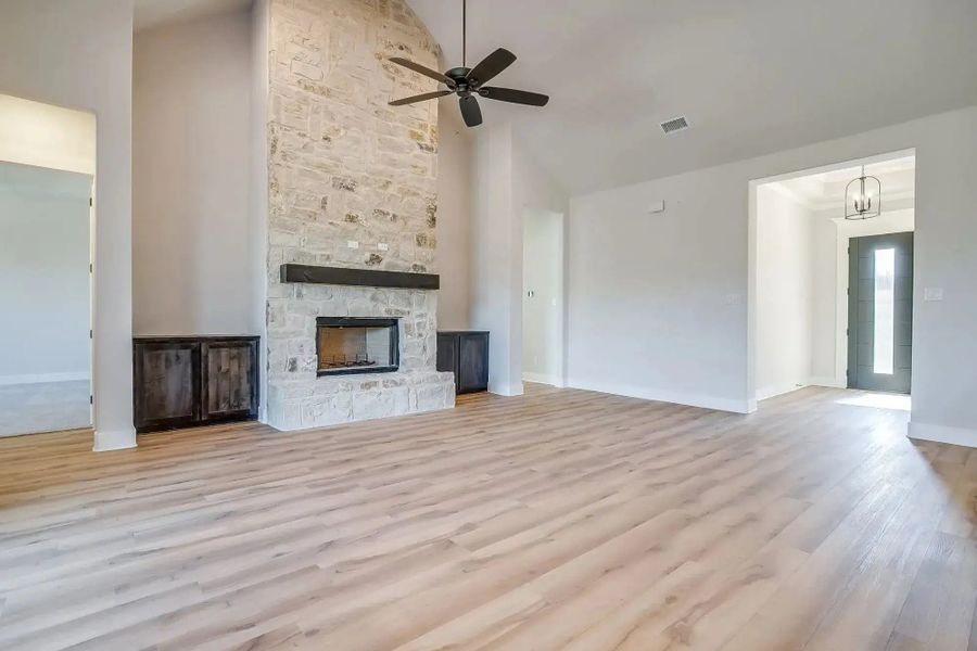 Representative unfurnished interior of a home built from the The Colin by Elmwood Custom Homes in Aledo Heights, Aledo (Image 53).