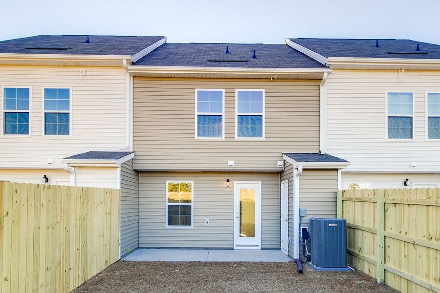 Exterior details and patio area of a home in Astoria, Columbia (Image 20).
