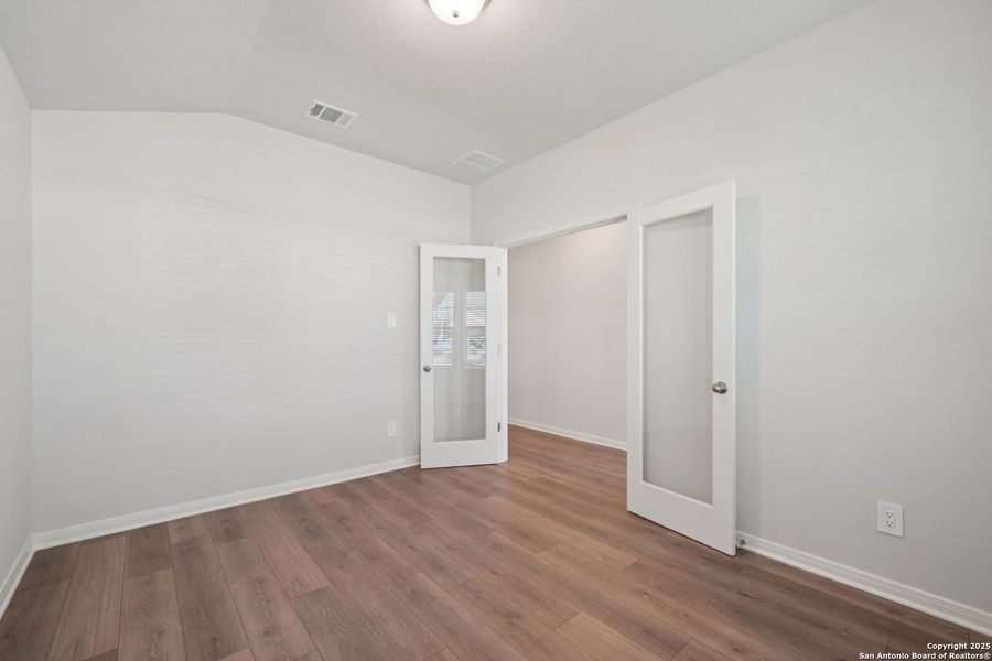 Spacious, unfurnished interior of a new home in Estancia Ranch - Premier Series, San Antonio (Image 25).