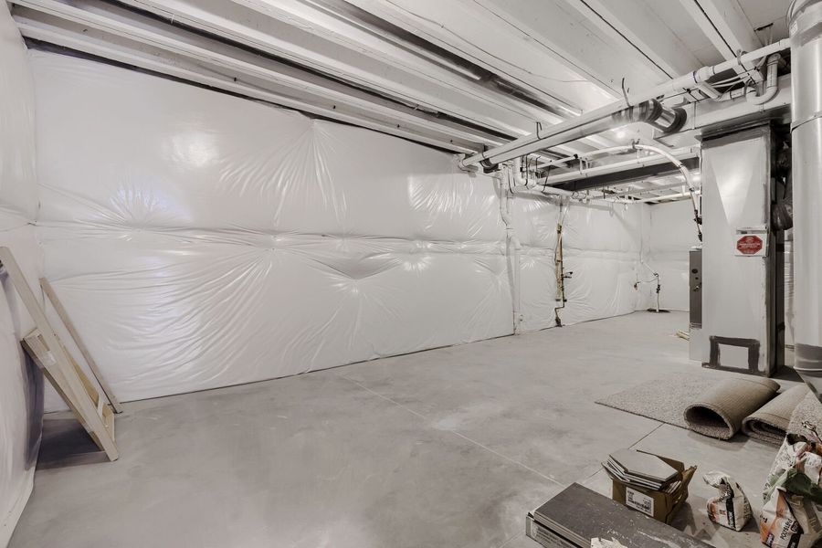 8688 Long Beach - Utility