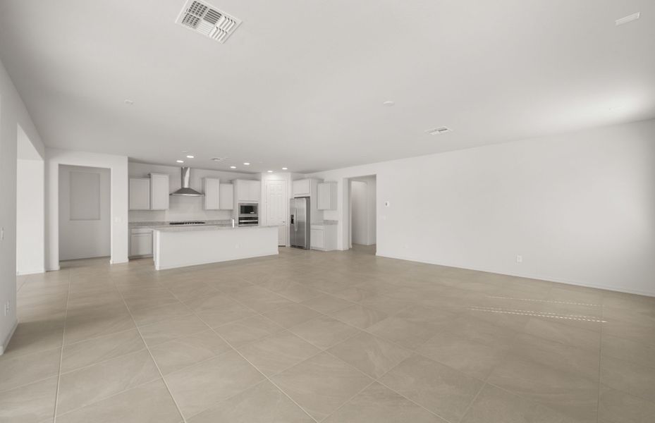 Spacious, unfurnished interior of a new home in Allen Ranches, Litchfield Park (Image 20).