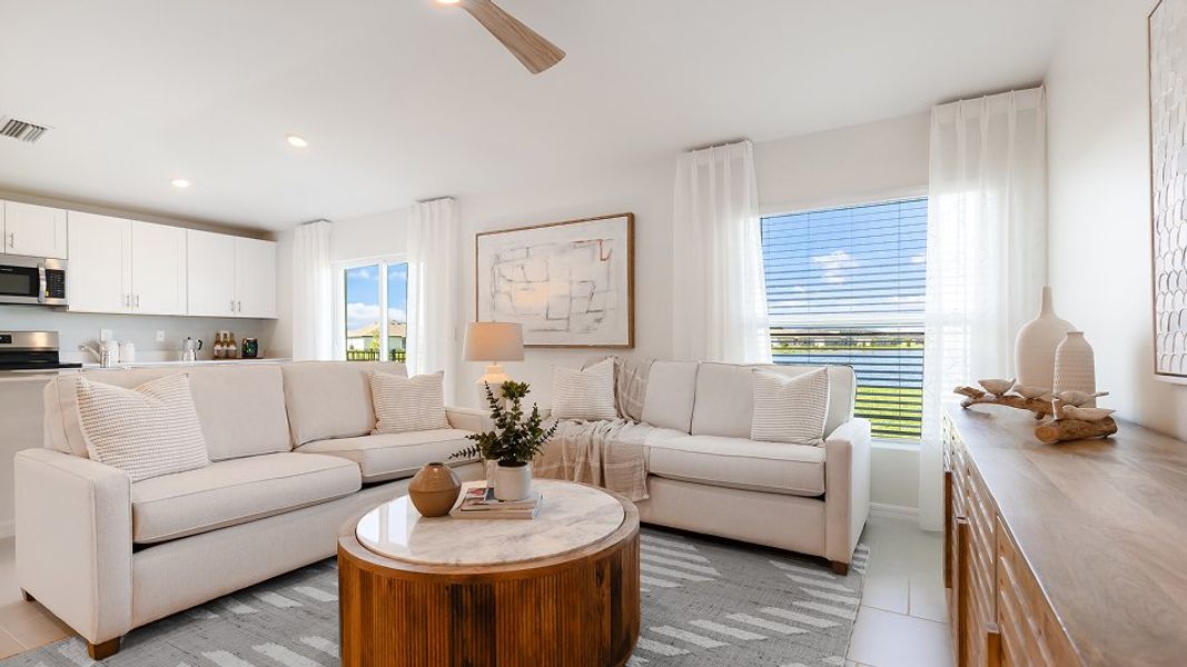 Florida CORE N002 Bloom Family 1of4 F1 Base7