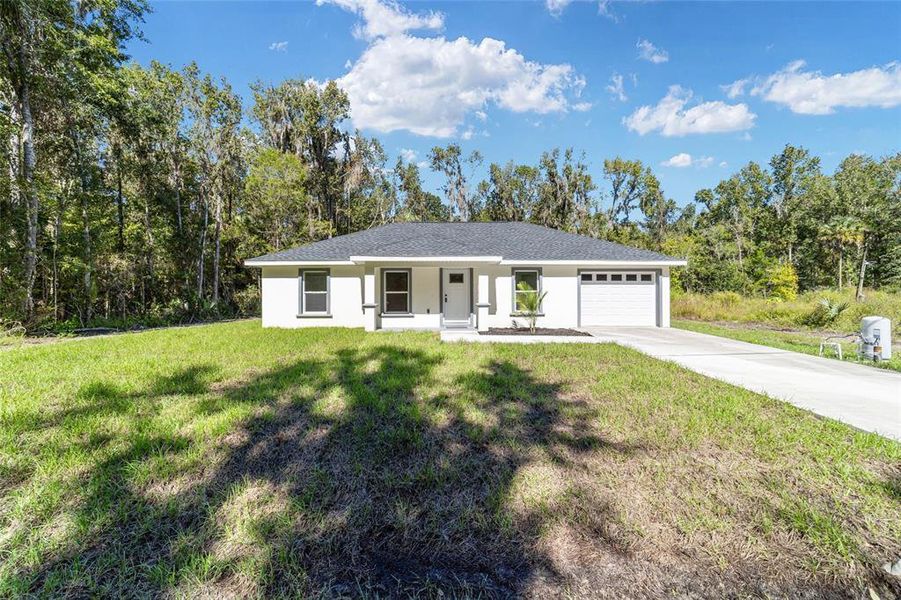 Exterior details and patio area of a home in , Ocala (Image 18).