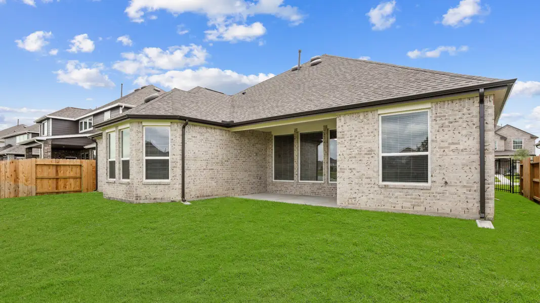 Representative exterior details of a home built from the The Casey - April Sound by Legend Homes in Lake Conroe Area Homes, Montgomery (Image 4).