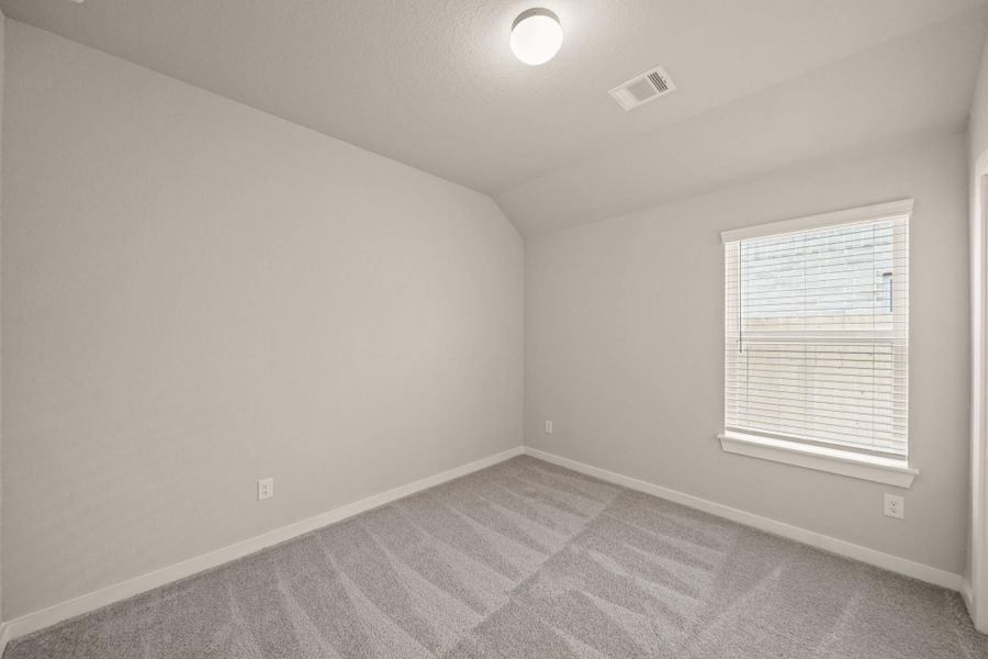 Spacious, unfurnished interior of a new home in Morton Creek Ranch, Katy (Image 14).