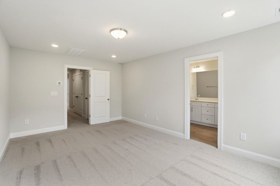 Spacious, unfurnished interior of a new home in Harrisburg Village Townhomes, Harrisburg (Image 37).
