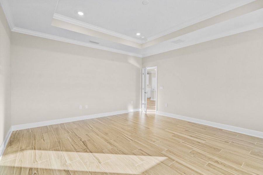 Spacious, unfurnished interior of a new home in Lake Merial, Panama City (Image 24).