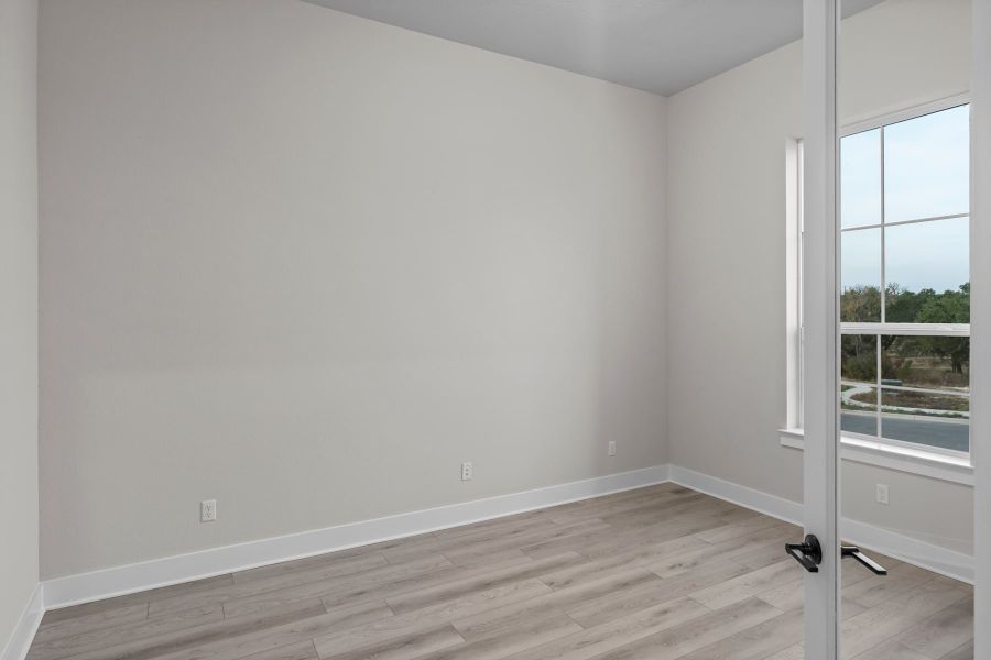 Spacious, unfurnished interior of a new home in Lariat, Liberty Hill (Image 43).
