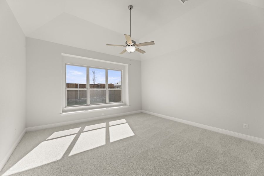 Spacious, unfurnished interior of a new home in River Ranch, Van Alstyne (Image 21).