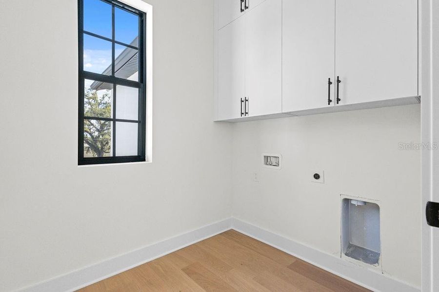 Spacious, unfurnished interior of a new home in , Tampa (Image 21).