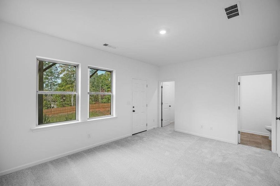 Spacious, unfurnished interior of a new home in Hampton Trace, Marietta (Image 15).