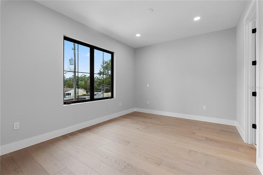 Spacious, unfurnished interior of a new home in , Orlando (Image 39).