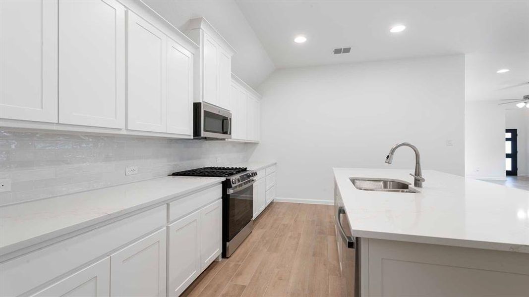 Furnished interior view inside a new home in Avondale 40', Fate (Image 10).