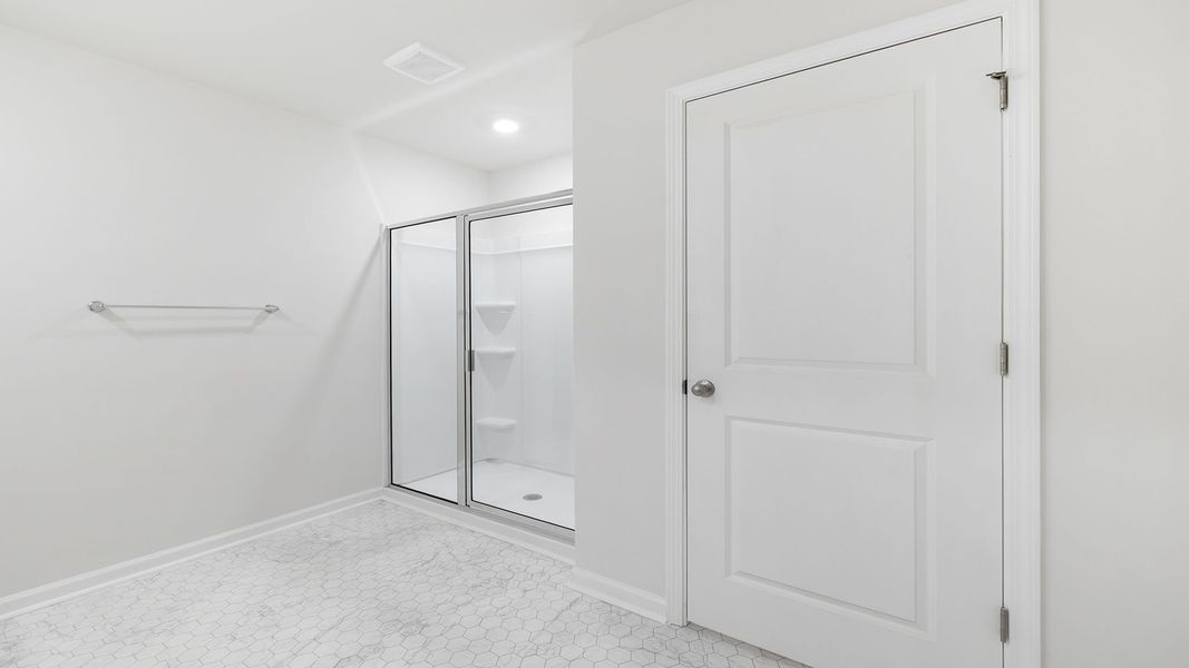 Spacious, unfurnished interior of a new home in Seneca Falls, Seneca (Image 28).