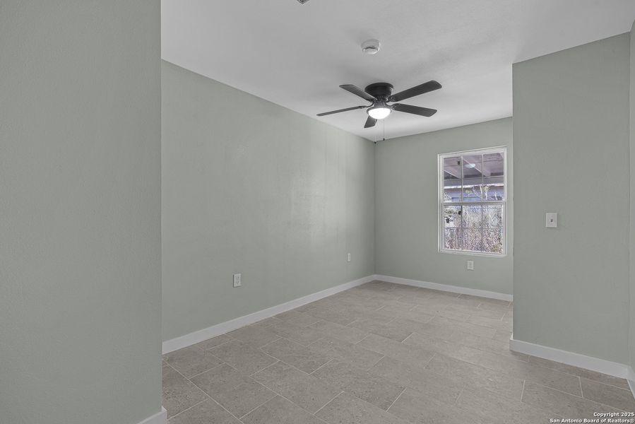 Spacious, unfurnished interior of a new home in , Laredo (Image 6).