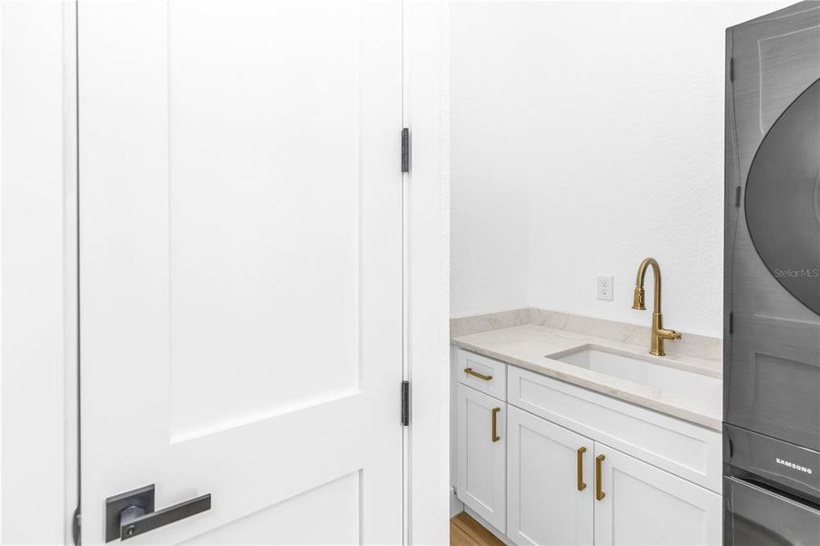 Furnished interior view inside a new home in , Orlando (Image 36).