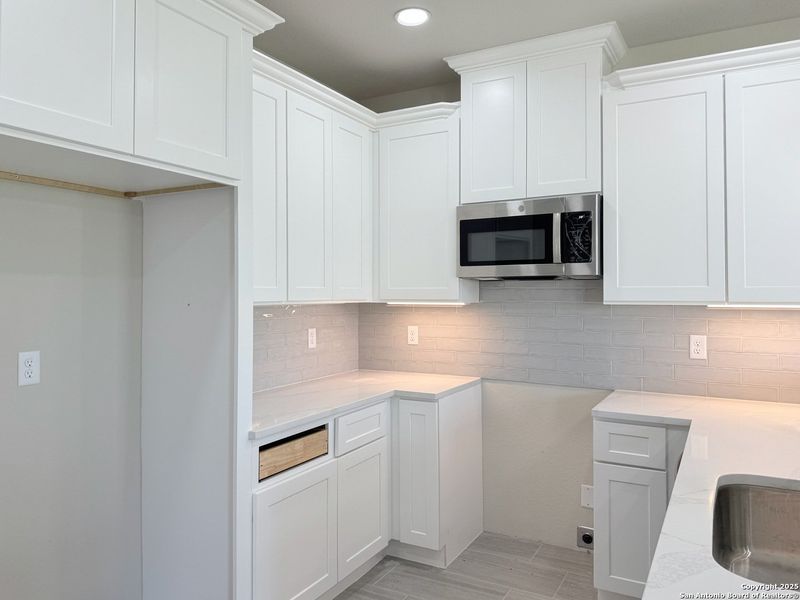 Furnished interior view inside a new home in , La Vernia (Image 10). Furnished interior view inside a new home in , La Vernia (Image 10).