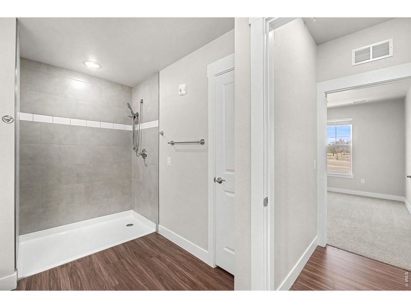 Spacious, unfurnished interior of a new home in , Longmont (Image 13).