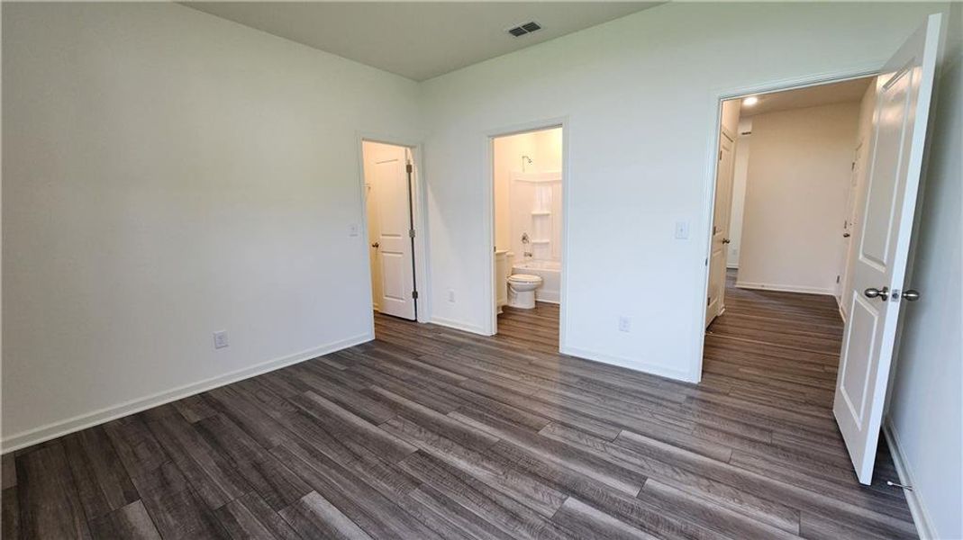 Spacious, unfurnished interior of a new home in Casteel, Bethlehem (Image 15).