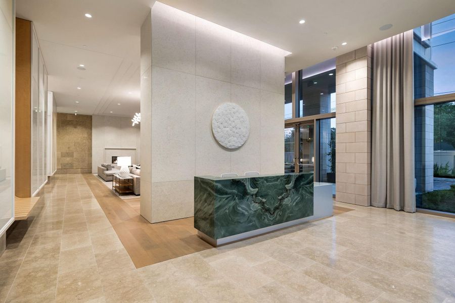 Everyday life is effortless at The Hawthorne. Thanks to our 24 hours concierge service, the on-site resident management, valet parking and porter.