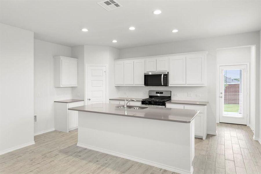 15. 115 Van Horn - Kitchen (2) 15. 115 Van Horn - Kitchen (2)