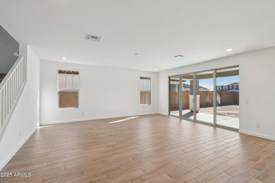 7-web-or-mls-E Saddle Way-S0111-007