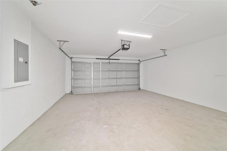 Spacious, unfurnished interior of a new home in , Dunnellon (Image 14).