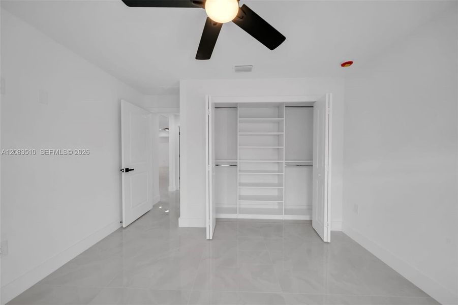 Spacious, unfurnished interior of a new home in , Lehigh Acres (Image 9).