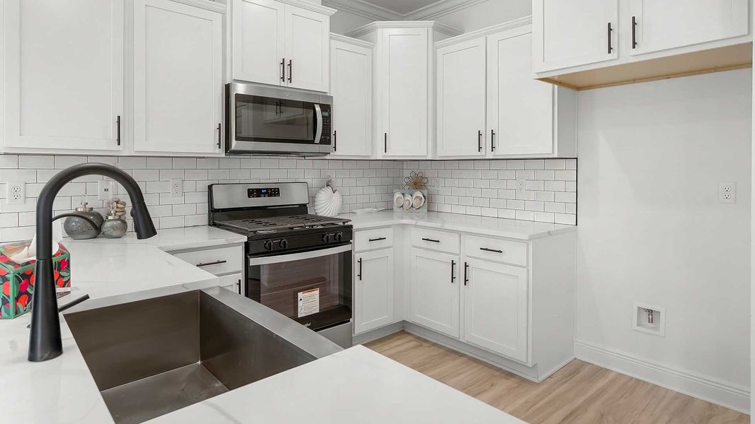 Furnished interior view inside a new home in Colonial East, Panama City Beach (Image 6).