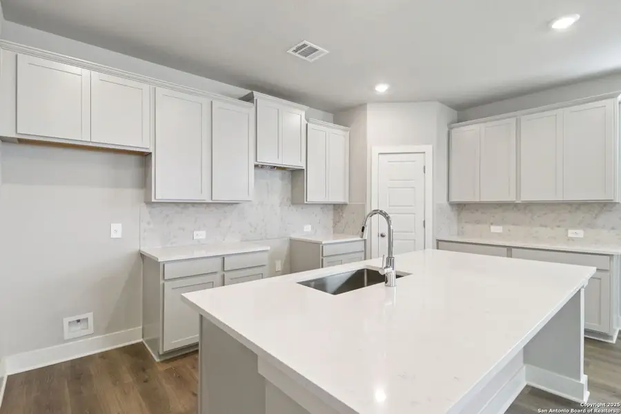 Furnished interior view inside a new home in Thomas Pond, San Antonio (Image 7). Furnished interior view inside a new home in Thomas Pond, San Antonio (Image 7).