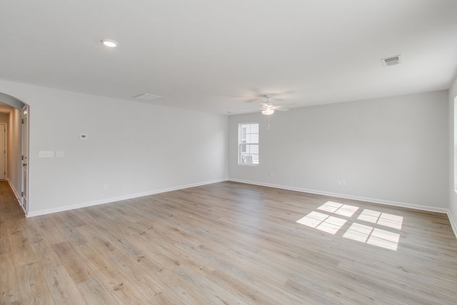 Spacious, unfurnished interior of a new home in Ellington, Elgin (Image 18).