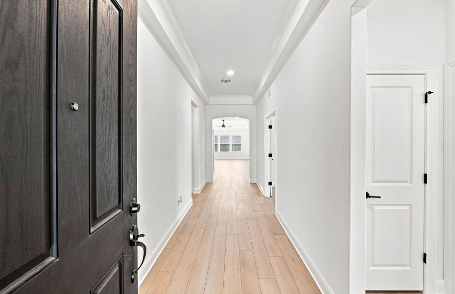 Spacious, unfurnished interior of a new home in Crescent Bluff, Georgetown (Image 25).