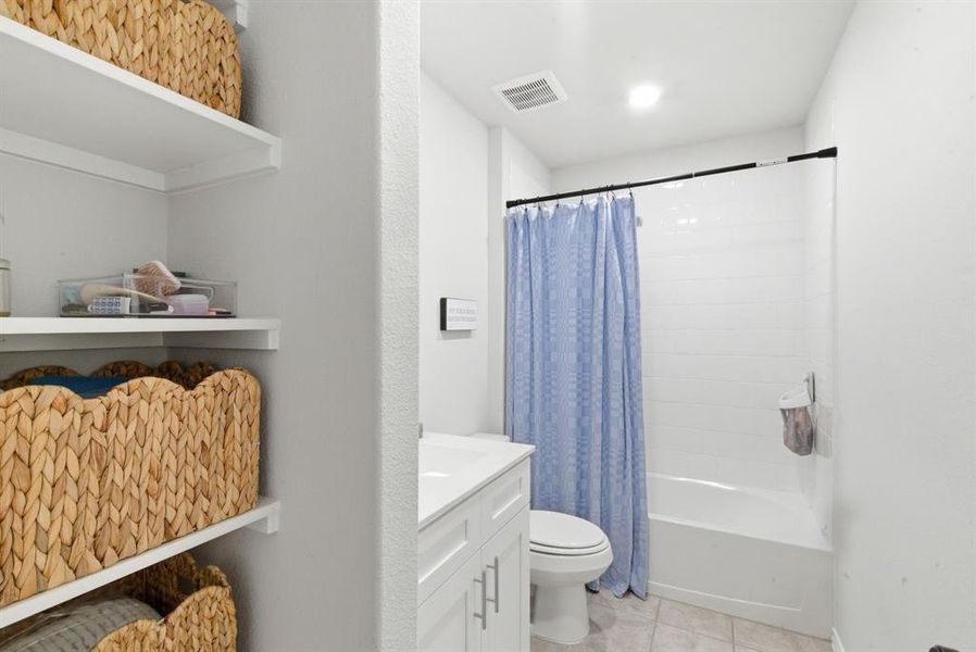 Furnished interior view inside a new home in Sculptor's Park, Springtown (Image 12).