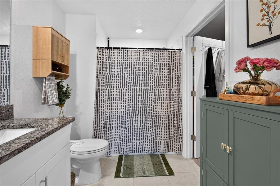 Furnished interior view inside a new home in , Bartow (Image 8).
