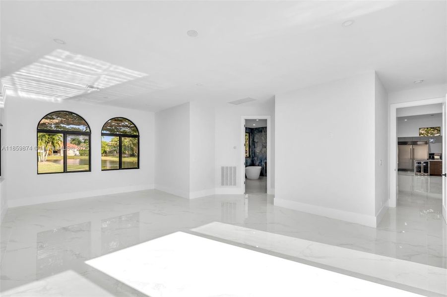 Spacious, unfurnished interior of a new home in , Weston (Image 19).