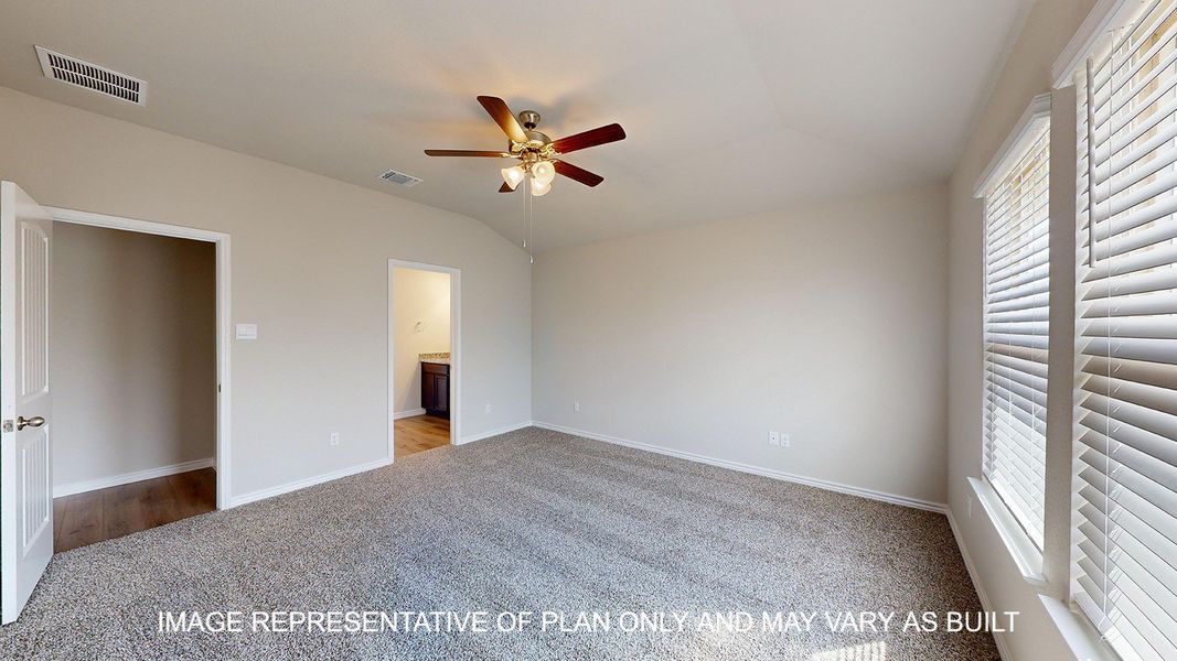 Spacious, unfurnished interior of a new home in Three Creeks - Colt Creek, Belton (Image 15).