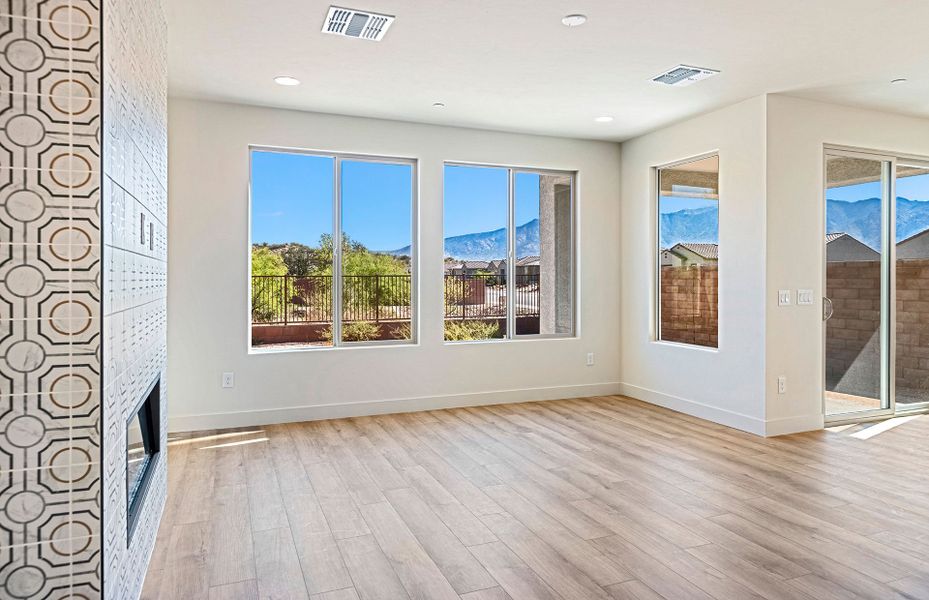Spacious, unfurnished interior of a new home in Vistoso Canyon Estates, Oro Valley (Image 19).