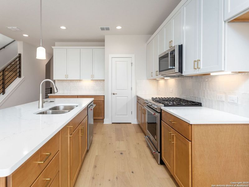 Furnished interior view inside a new home in Victoria Commons, San Antonio (Image 5). Furnished interior view inside a new home in Victoria Commons, San Antonio (Image 5).