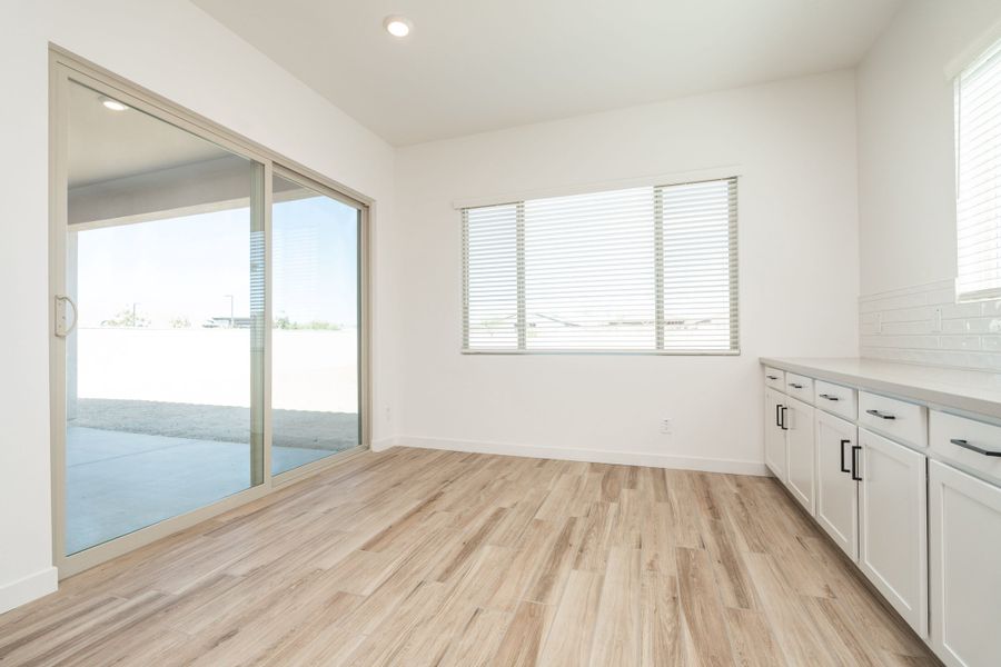 Spacious, unfurnished interior of a new home in Abel Ranch, Goodyear (Image 8).