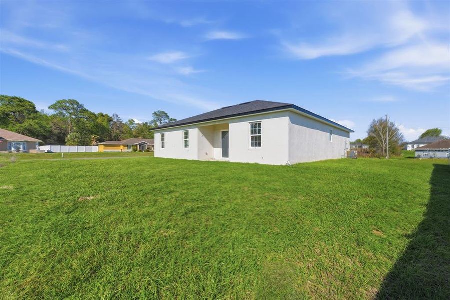 Exterior details and patio area of a home in , Ocala (Image 20).