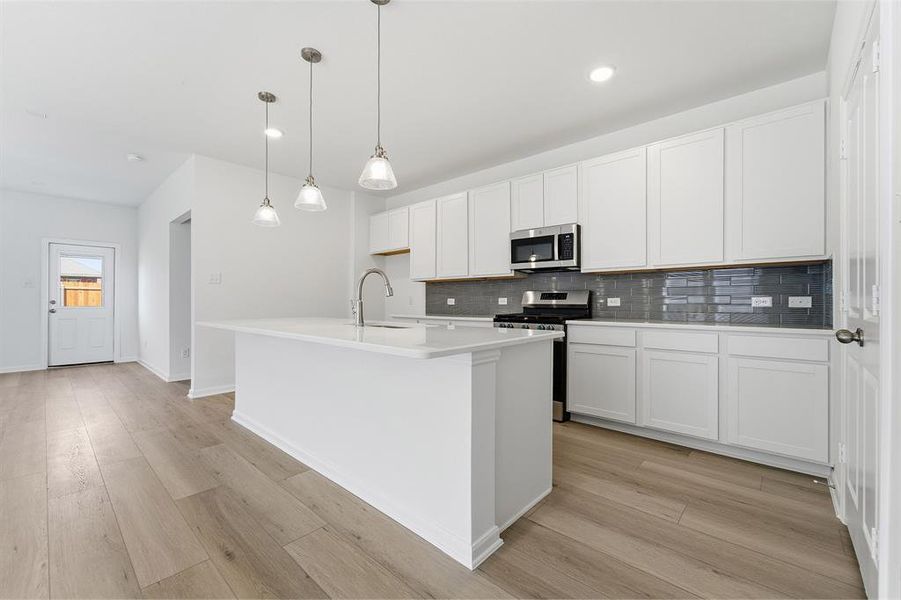 Furnished interior view inside a new home in Saddlebrook Estates, Waxahachie (Image 4).