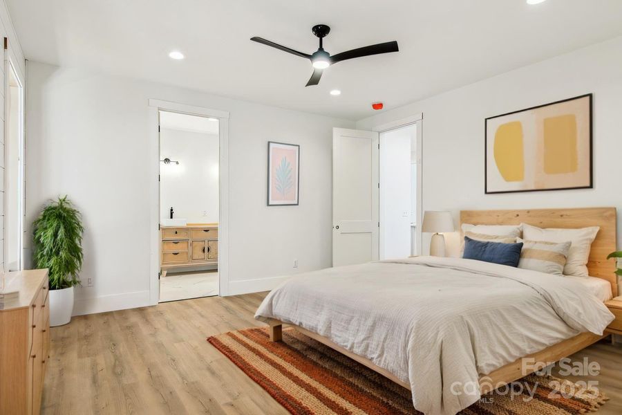 Furnished interior view inside a new home in , Lake Toxaway (Image 10). Furnished interior view inside a new home in , Lake Toxaway (Image 10).
