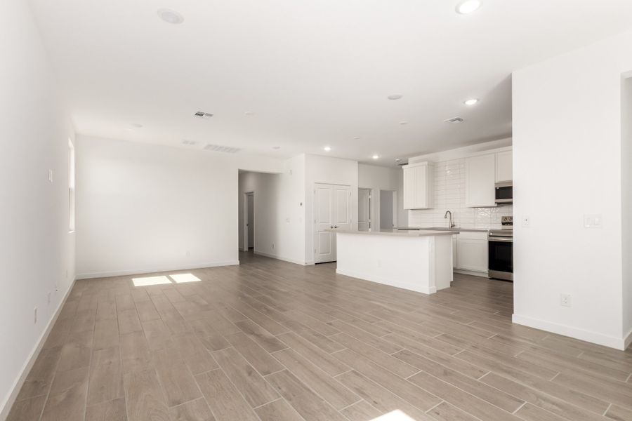 Spacious, unfurnished interior of a new home in The Villages at North Copper Canyon, Surprise (Image 8).