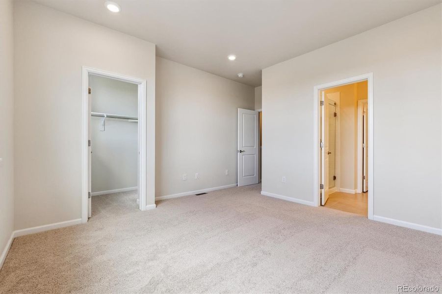 Spacious, unfurnished interior of a new home in Townhome Collection at Grand Vue at Interlocken, Broomfield (Image 12).