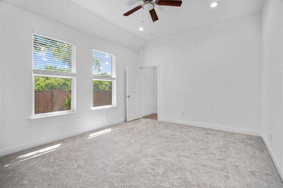 Spacious, unfurnished interior of a new home in , Waxahachie (Image 29).