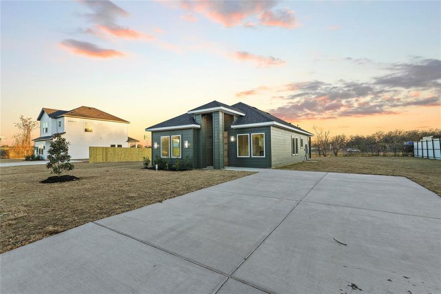 Front exterior of a new home in , Dallas, TX, highlighting curb appeal (Image 17). Front exterior of a new home in , Dallas, TX, highlighting curb appeal (Image 17).