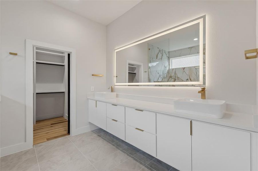 Furnished interior view inside a new home in , Dallas (Image 13). Furnished interior view inside a new home in , Dallas (Image 13).