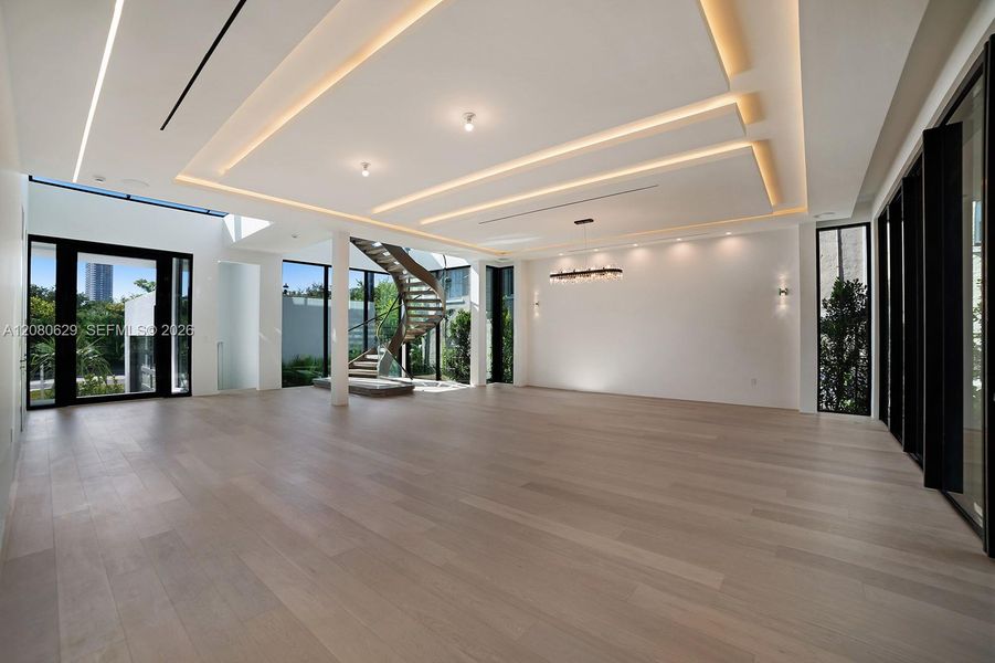 Spacious, unfurnished interior of a new home in , Miami Beach (Image 21).